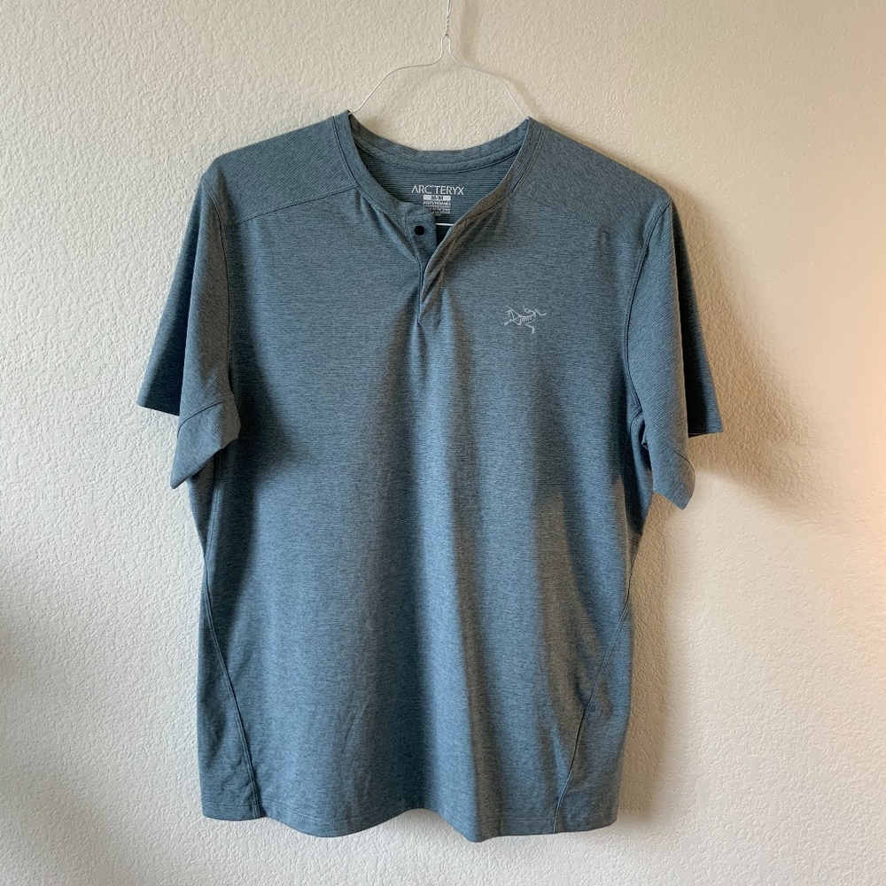 Arc’teryx Short Sleeve Henley Medium Sea Blue Shirt